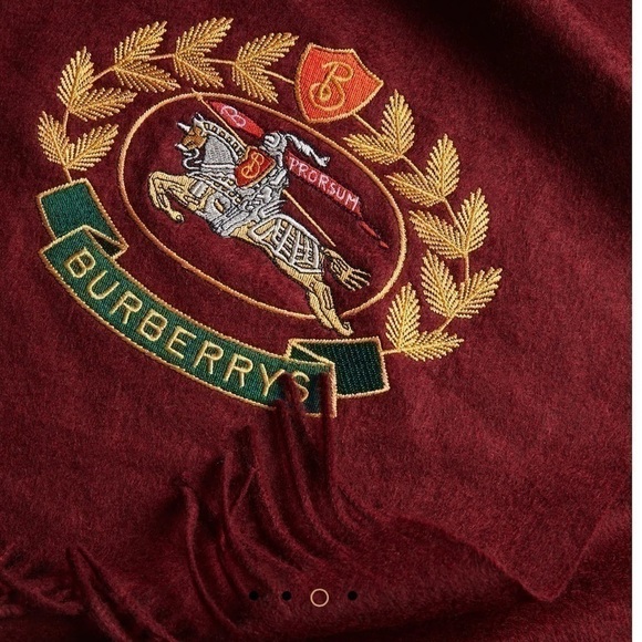 Nwt BURBERRY Classic Cashmere Scarf Embroidered Archive Logo In Burgundy UNISEX - Picture 3 of 7